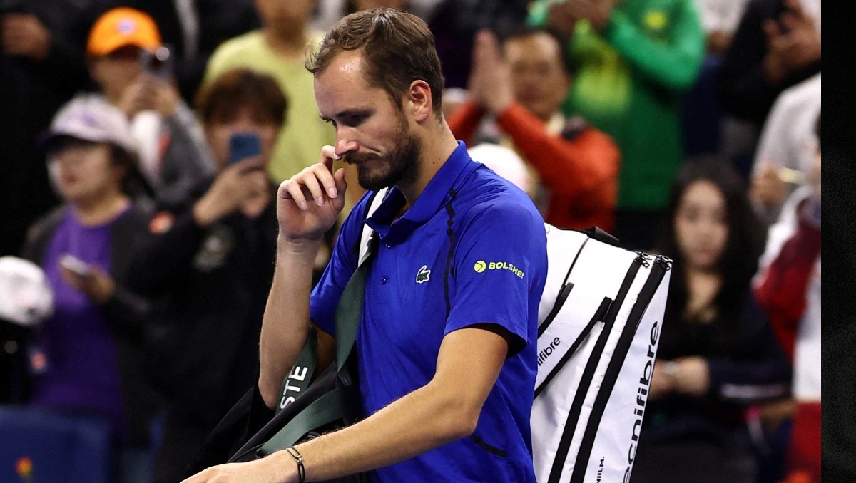 Pelotazo fatal: Medvedev fuera del Abierto de China y Djokovic a la final
