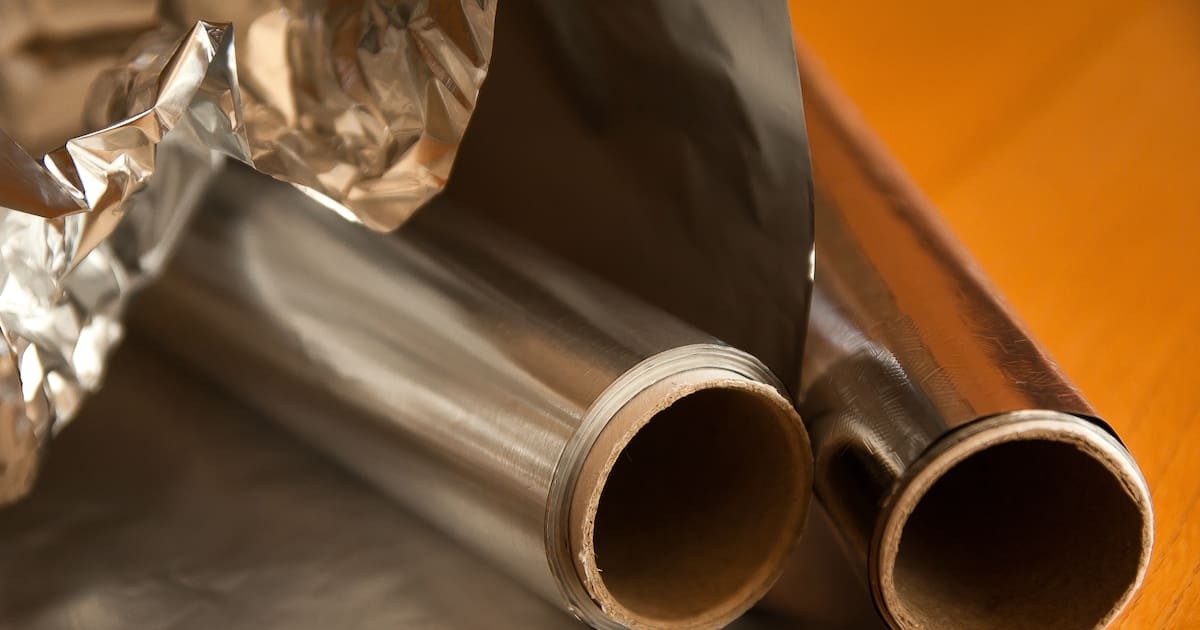 ¡Ya no te rompas la cabeza! El papel aluminio no tiene lado bueno ni lado malo, esto es lo que importa
