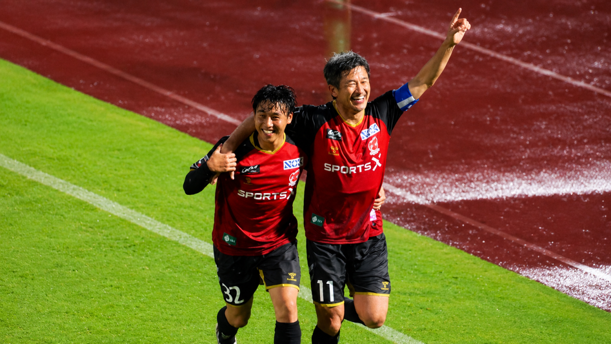 ¡A los 59 años sigue haciendo goles! La leyenda japonesa que se niega a jubilarse