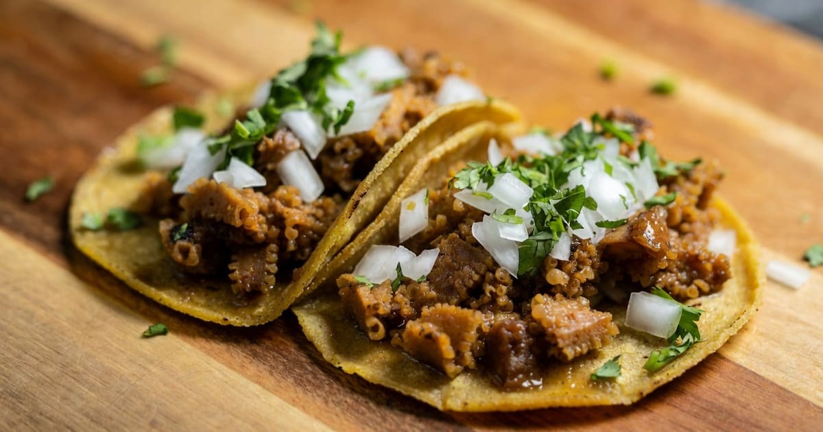¡Tacos de lujo! El Califa de León aterriza en Nueva York con precios que duelen: hasta 321 pesos por pieza